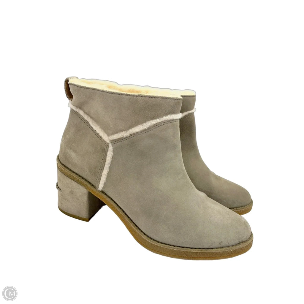 Boots Designer By Ugg In Green, Size: 11