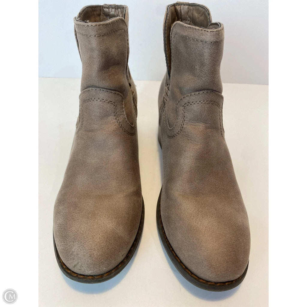 Boots Ankle Heels By True Craft In Taupe, Size: 7