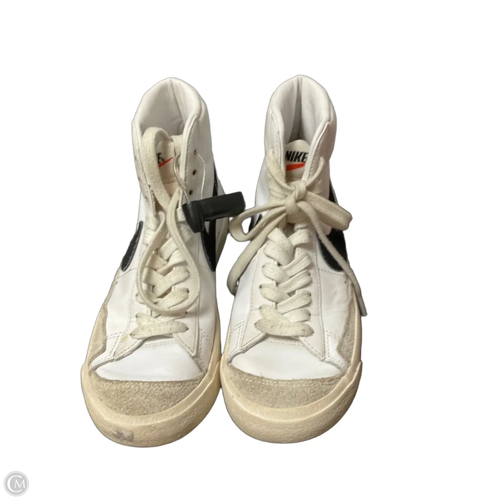 Shoes Sneakers By Nike In White, Size: 6