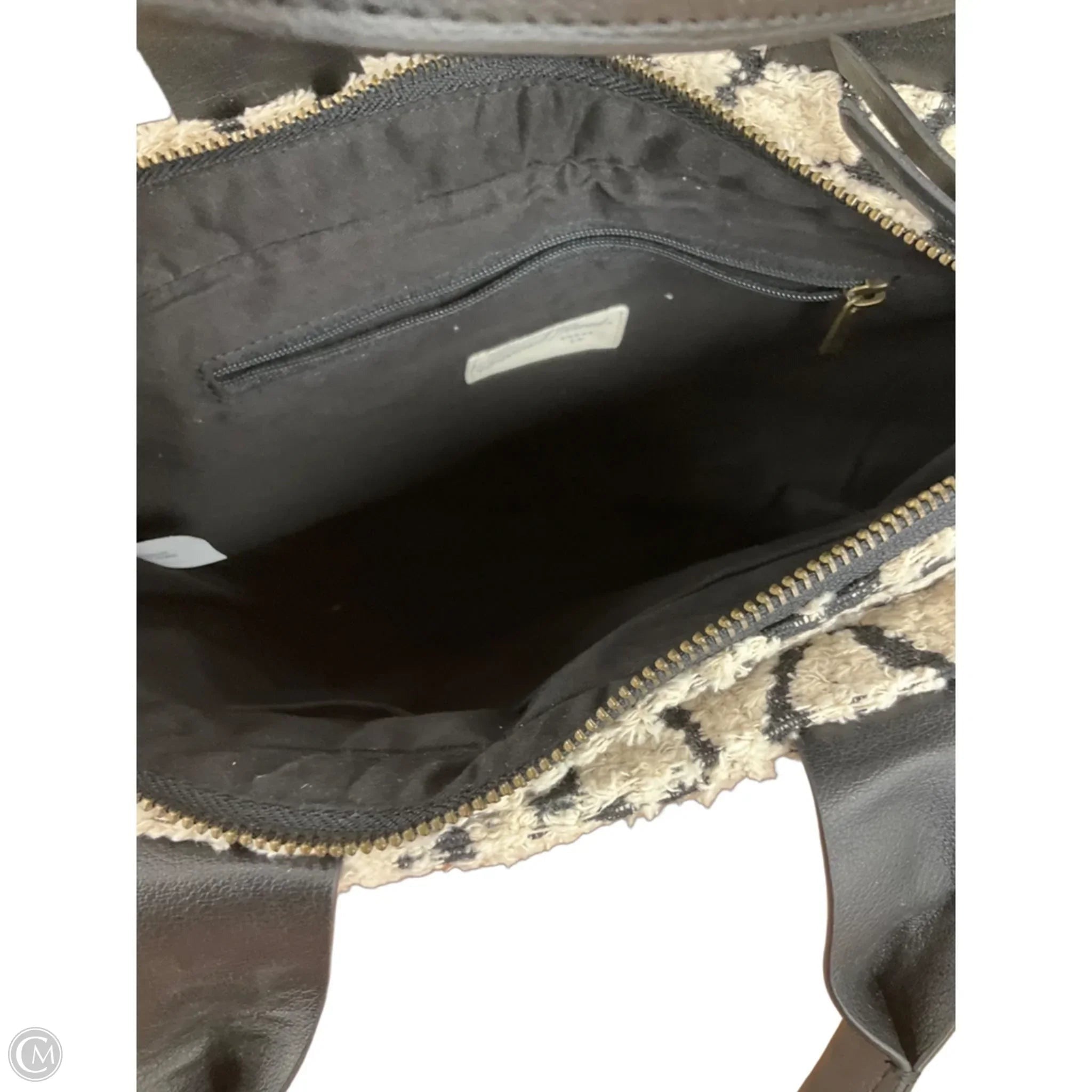 Handbag By Universal Thread, Size: Medium