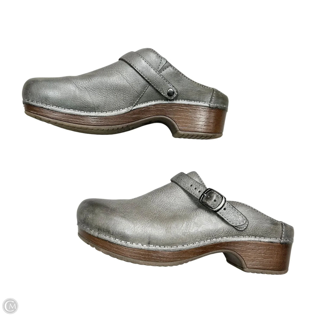 Shoes Heels Wedge By Dansko In Grey, Size: 6.5
