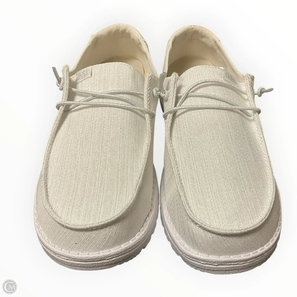 Shoes Sneakers By Hey Dude In White, Size: 10