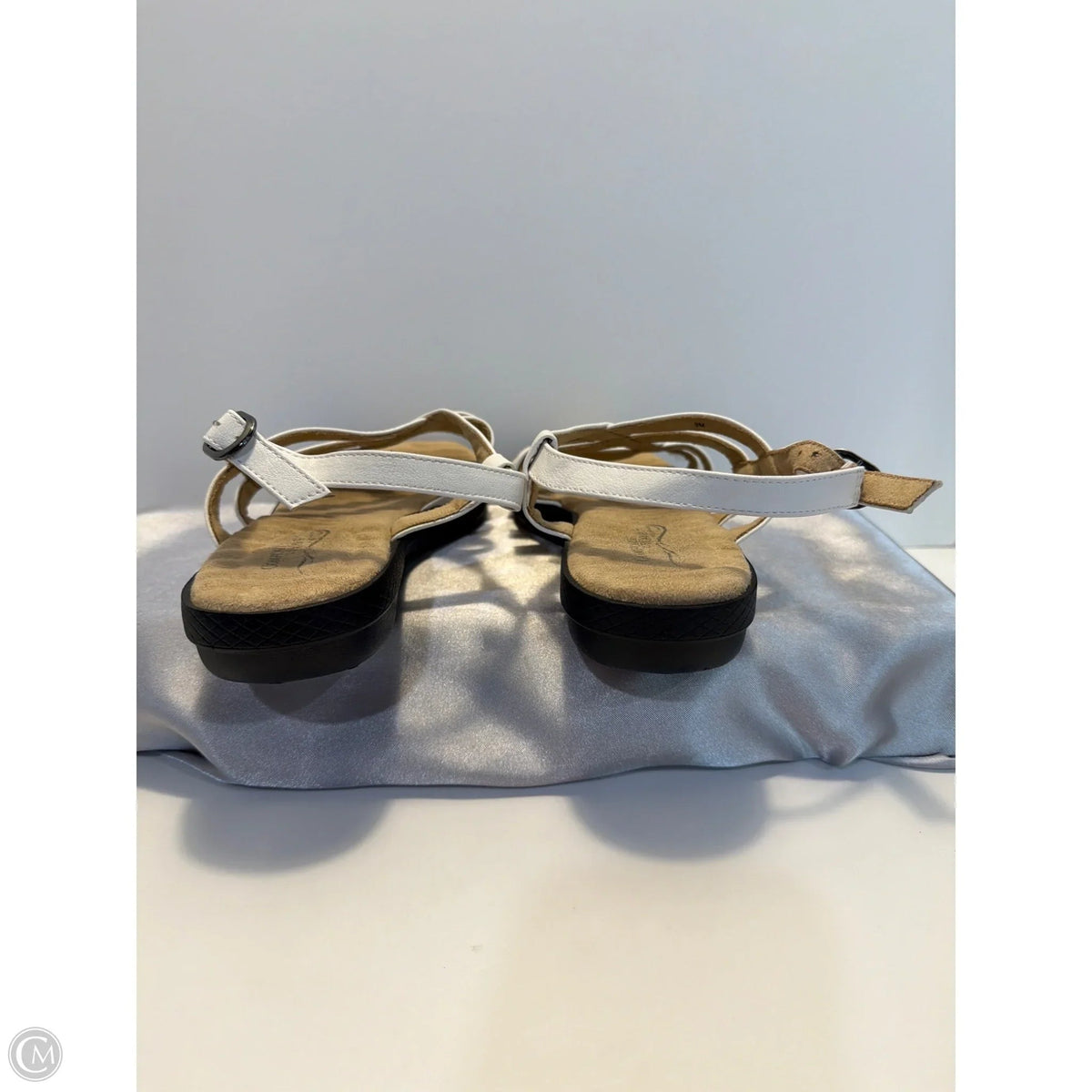 Sandals Flats By Clothes Mentor In White, Size: 9