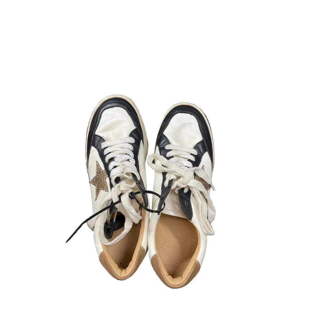 Shoes Sneakers By Oasis Society In Black & Cream, Size: 9