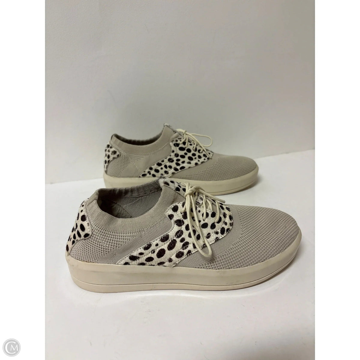 Shoes Sneakers By Clothes Mentor In Beige, Size: 9.5
