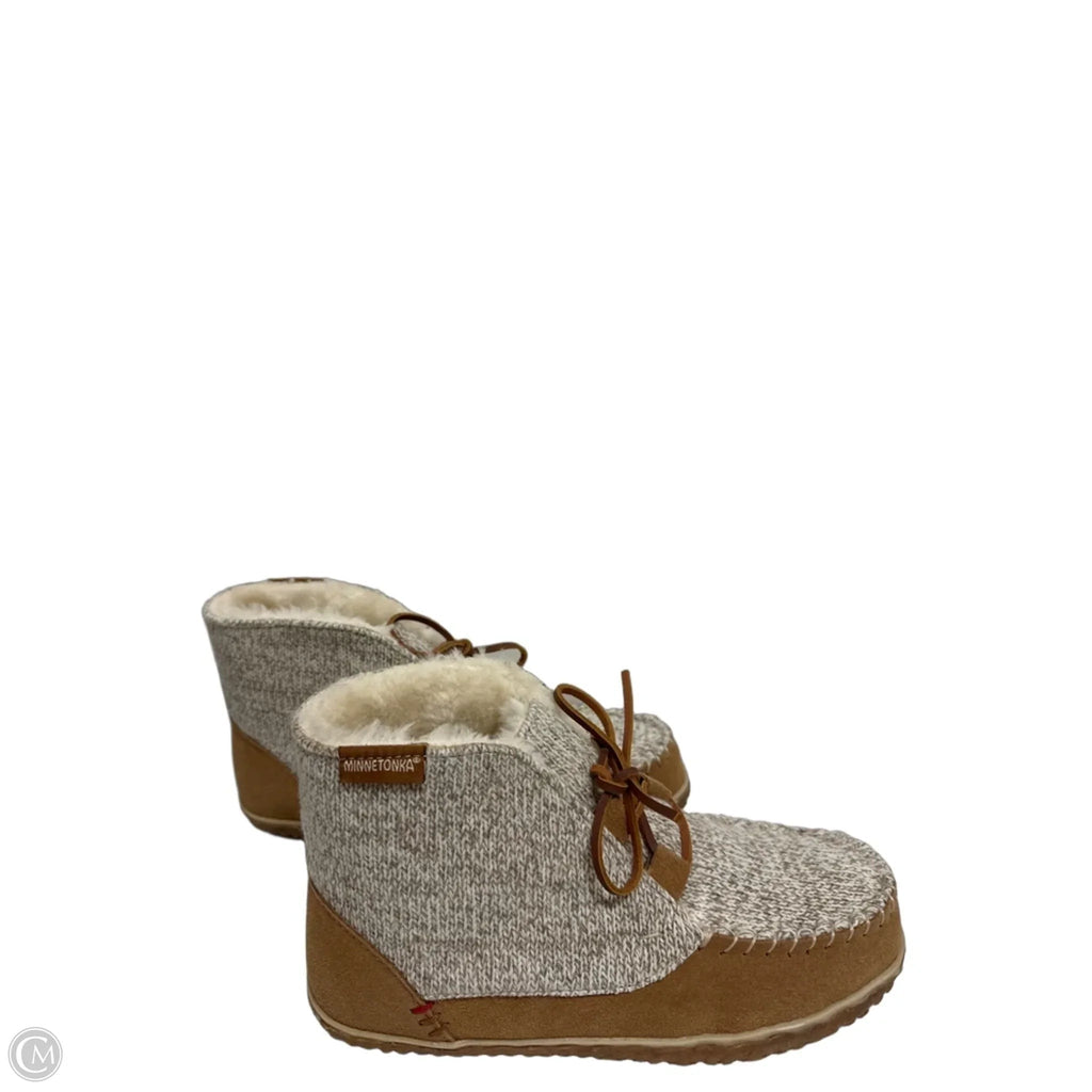 Boots Ankle Flats By Minnetonka In Cream, Size: 9