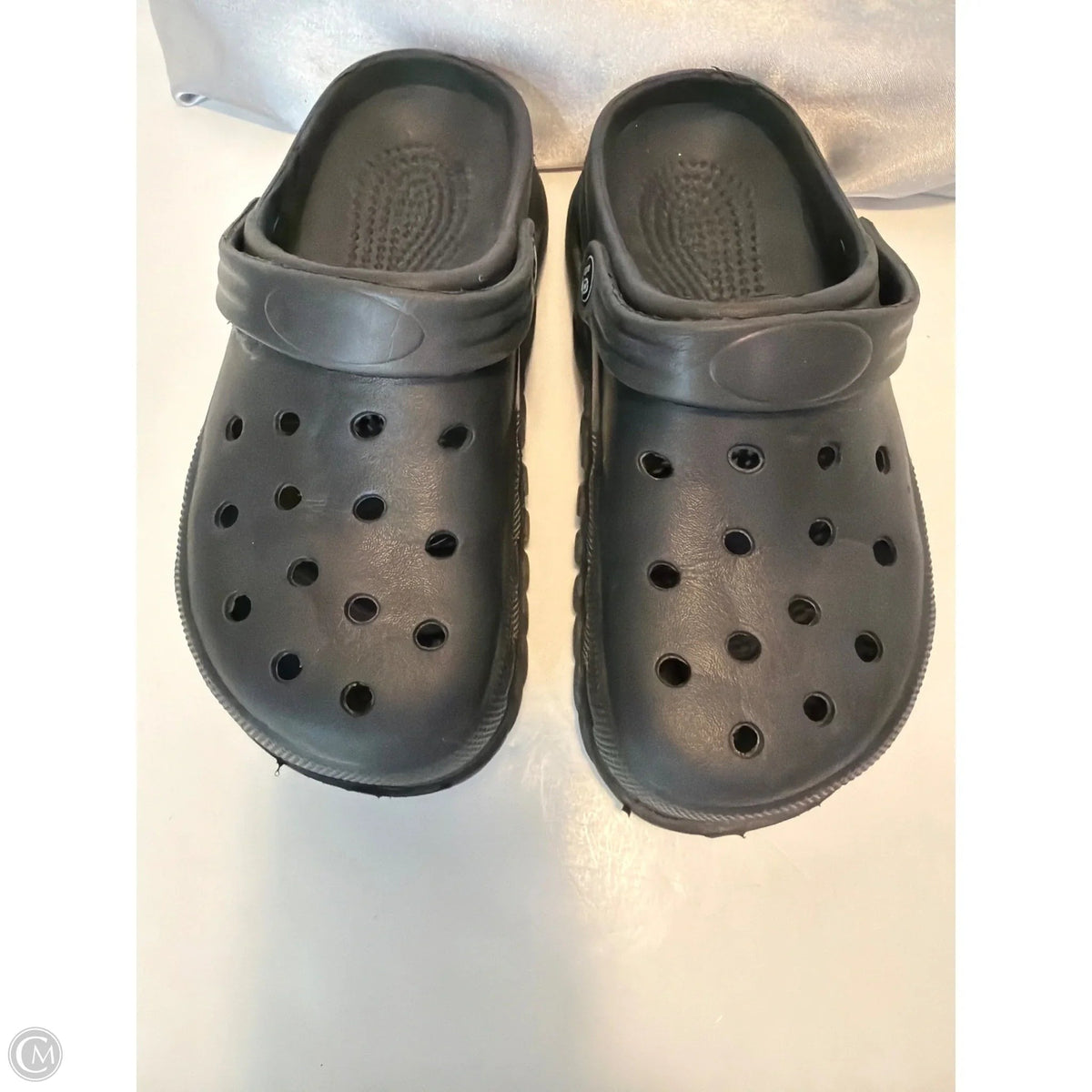 Sandals Flats By Crocs In Black, Size: 8