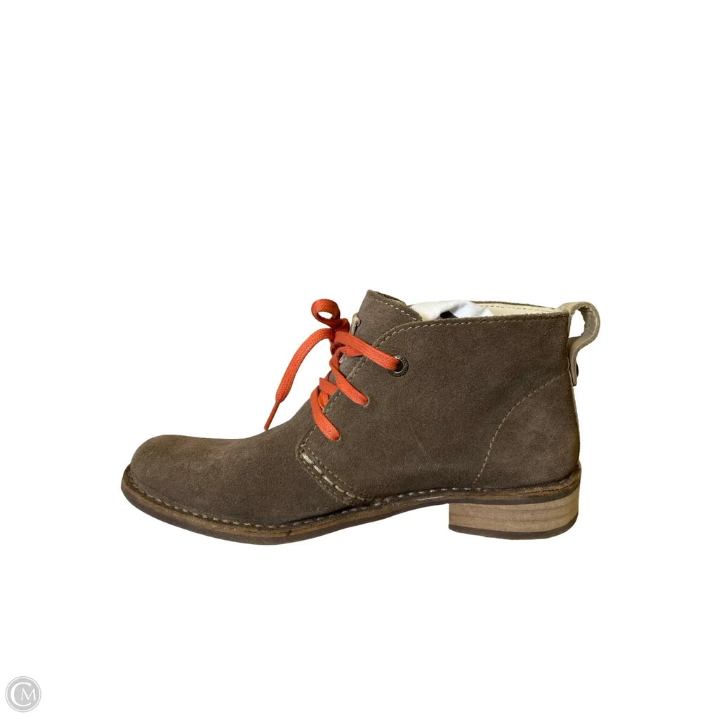 Boots Ankle Flats By Bussola In Brown, Size: 5.5