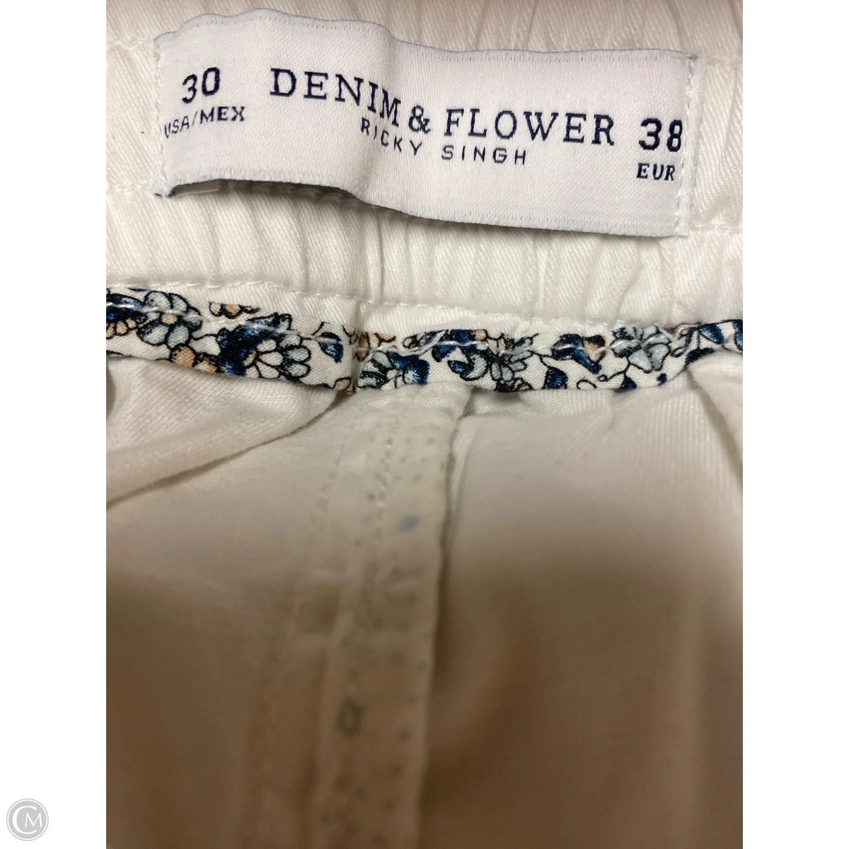 Shorts By Clothes Mentor In White, Size: 10