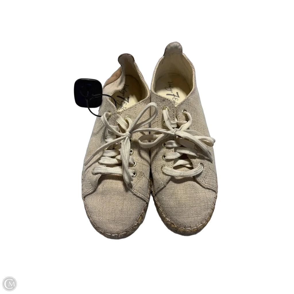 Shoes Flats By Cmc In Cream, Size: 8