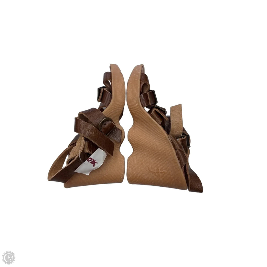 Sandals Heels Wedge By Clothes Mentor In Brown, Size: 5
