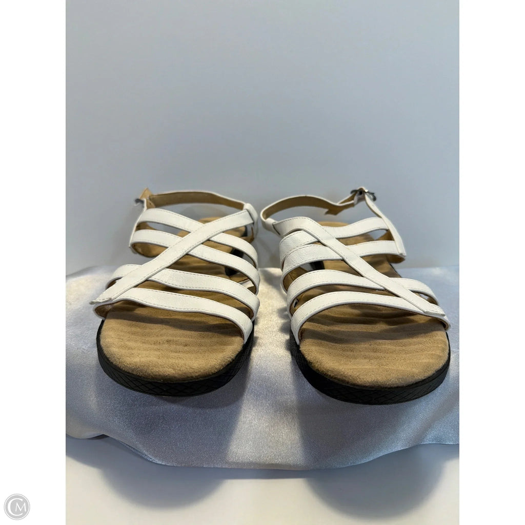 Sandals Flats By Clothes Mentor In White, Size: 9