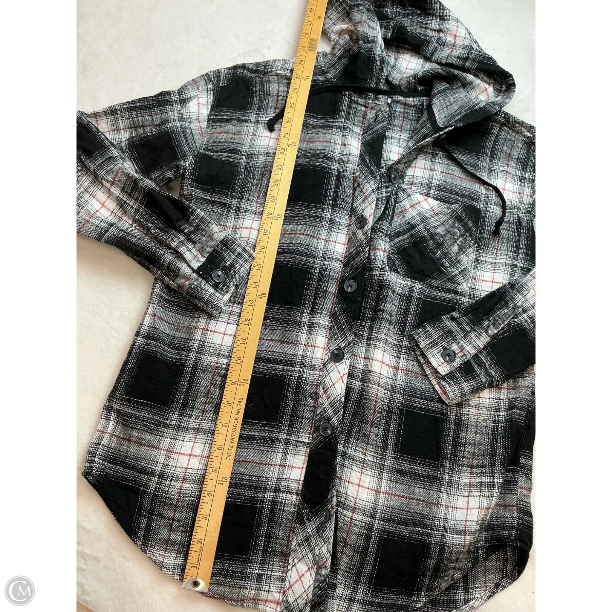 Top Long Sleeve By Maurices In Plaid Pattern, Size: S