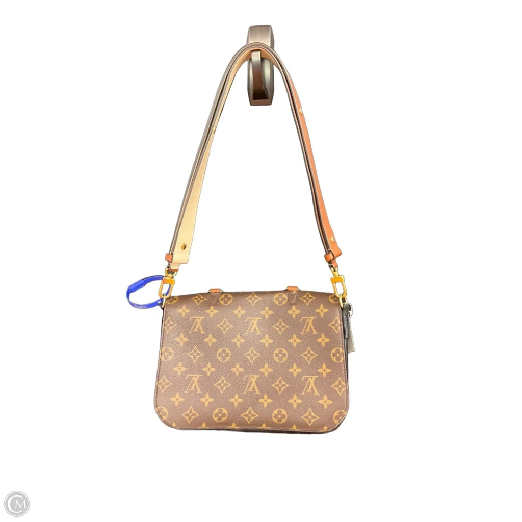 Crossbody Luxury Designer By Louis Vuitton, Size: Medium