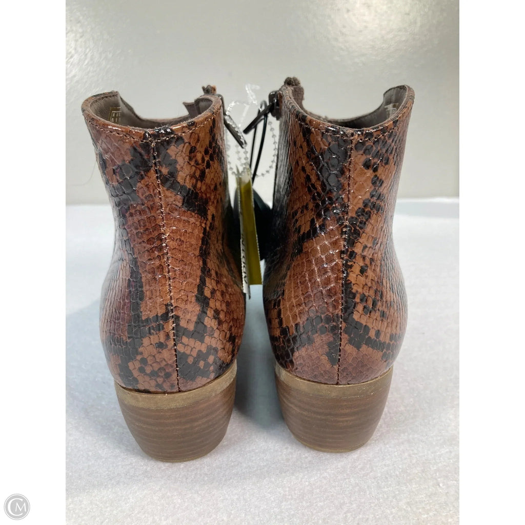 Boots Ankle Flats By Clarks In Snakeskin Print, Size: 8.5