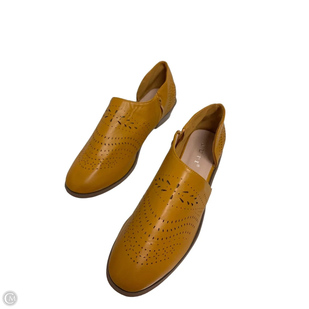 Shoes Flats By Clothes Mentor In Yellow, Size: 11.5