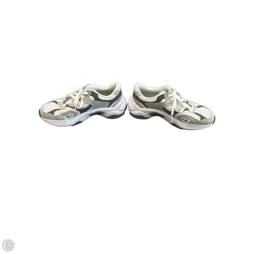 Shoes Athletic By Nike In Grey & White, Size: 6