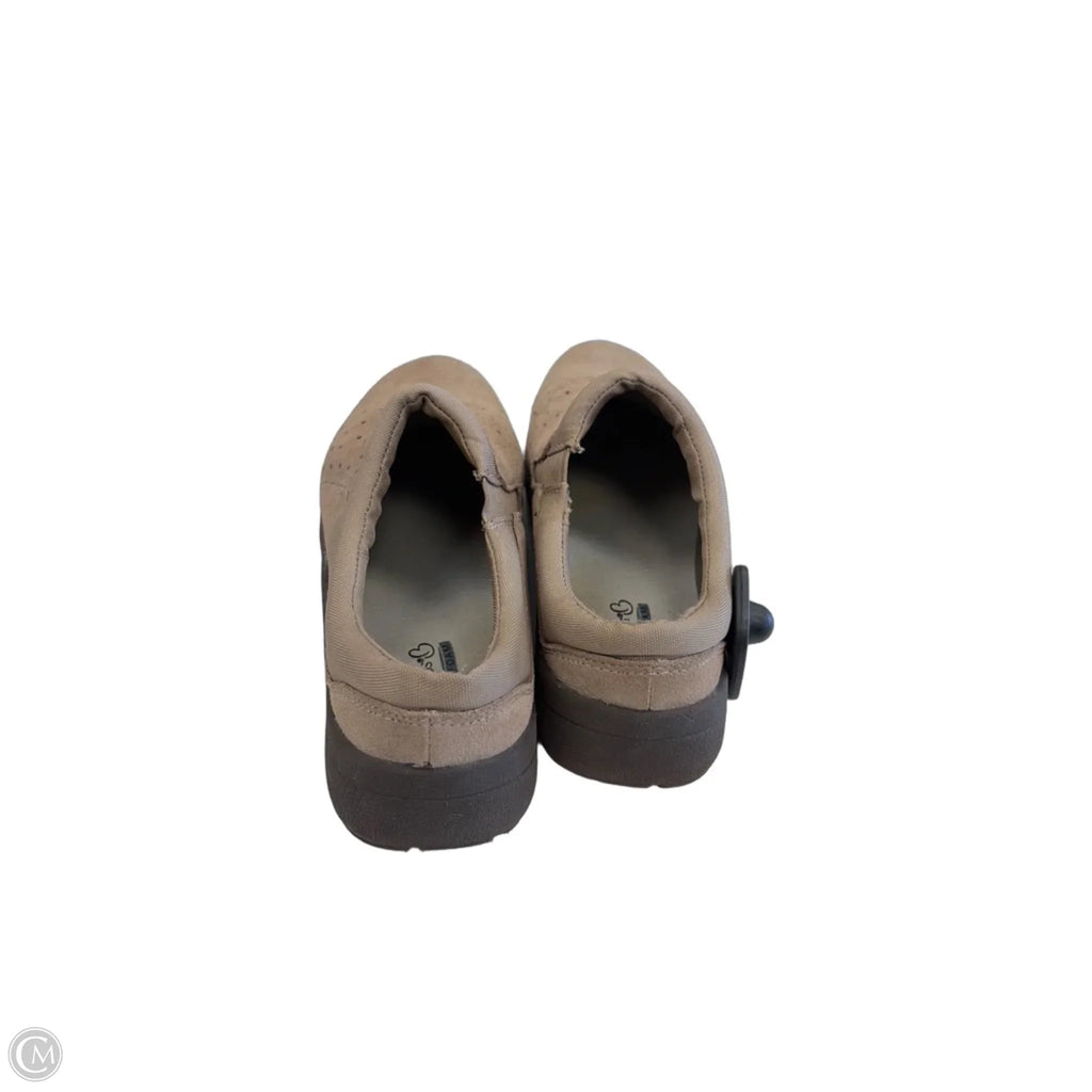 Shoes Flats By Bare Traps In Tan, Size: 7.5