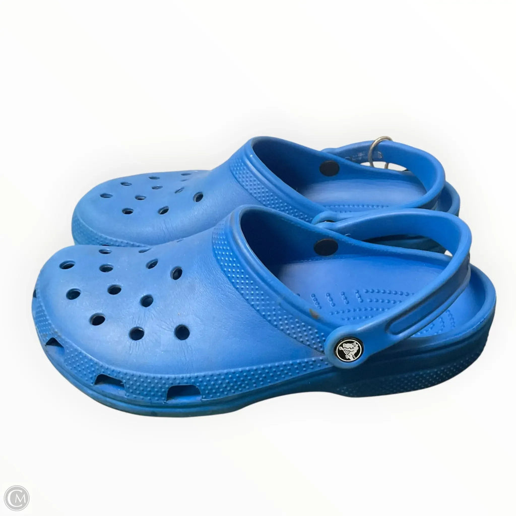 Shoes Flats By Crocs In Blue, Size: 10