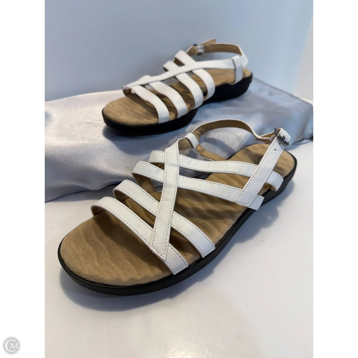 Sandals Flats By Clothes Mentor In White, Size: 9