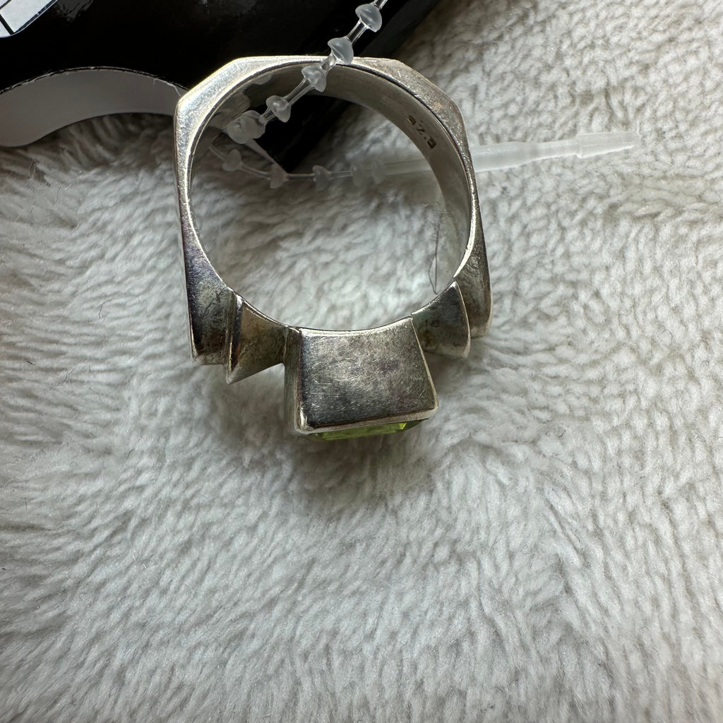Sterling silver -green stone Ring by Silpada size 9