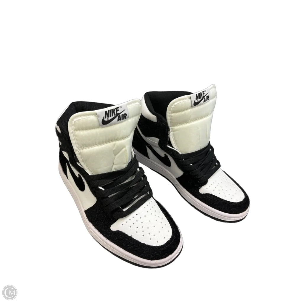 Shoes Sneakers By Nike In Black & White, Size: 5.5