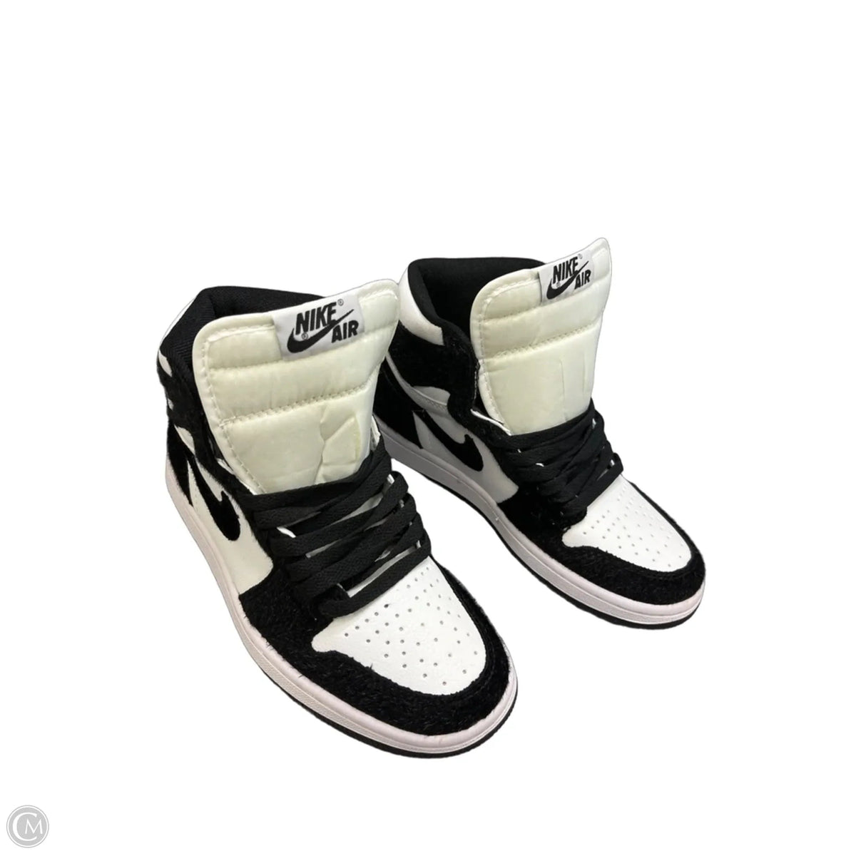 Shoes Sneakers By Nike In Black & White, Size: 5.5
