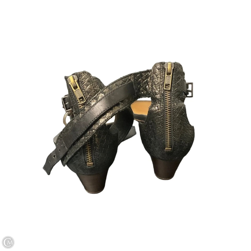 Sandals Designer By Ugg In Black, Size: 9.5