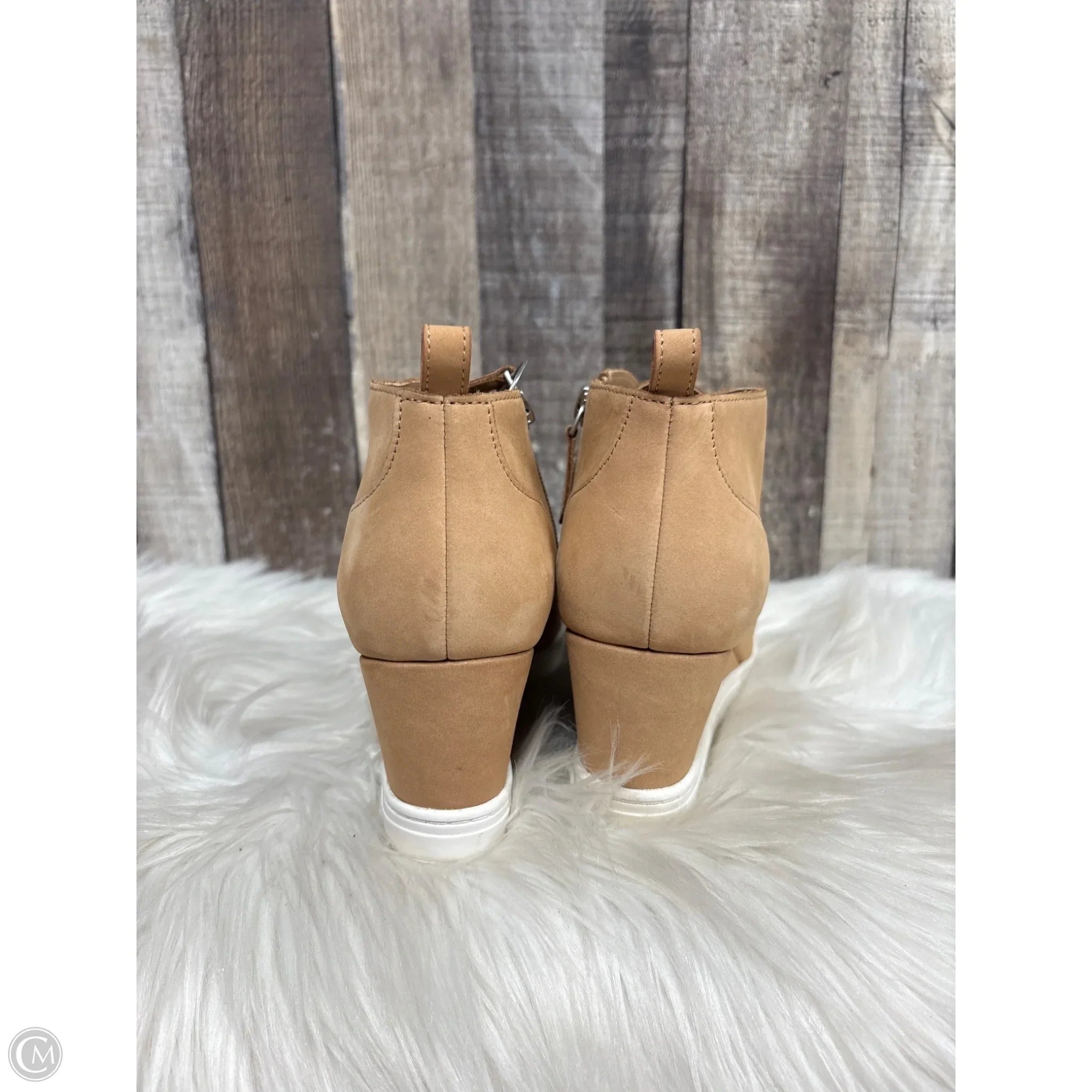Shoes Sneakers By Cariuma In Beige, Size: 9.5
