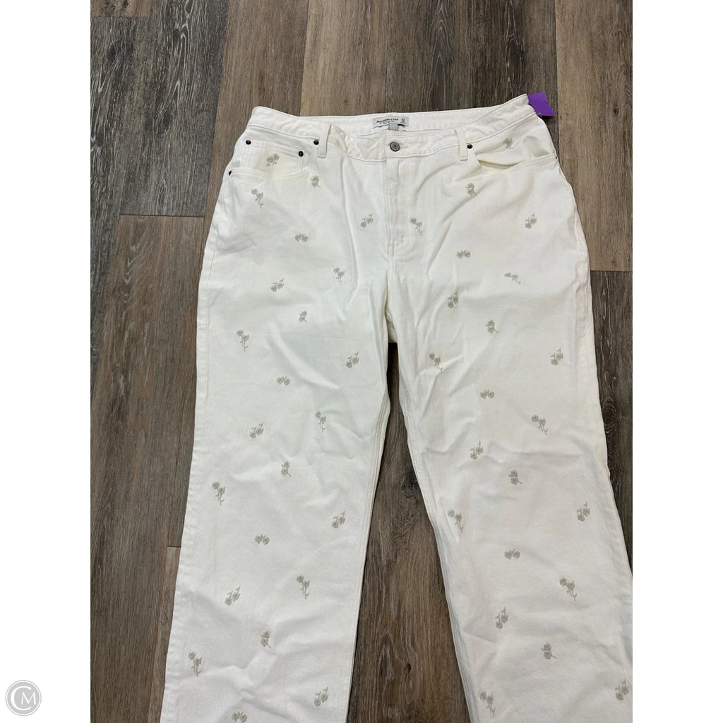 Jeans Boyfriend By Abercrombie And Fitch In White Denim, Size: 18