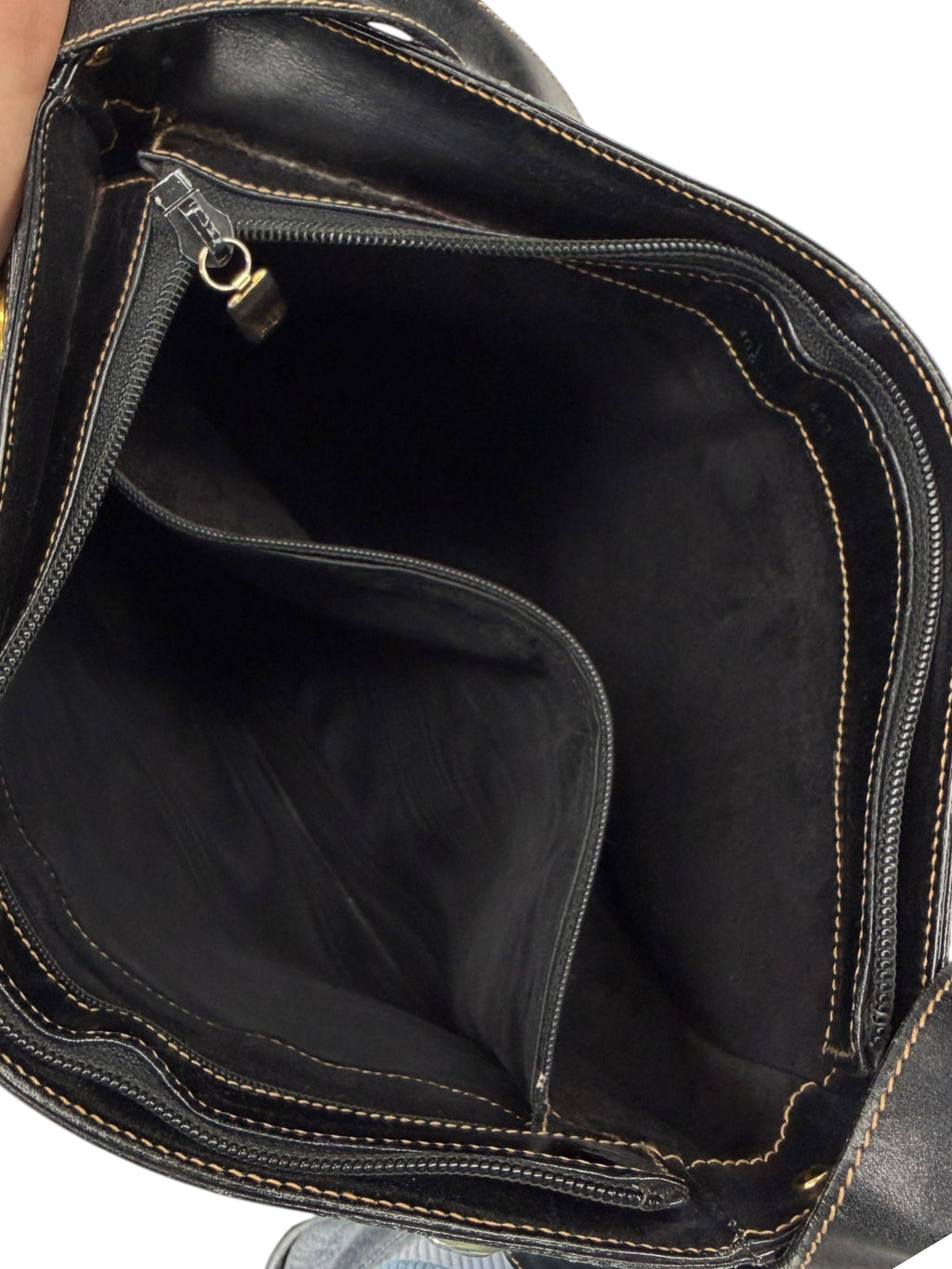 Handbag Luxury Designer By Gucci, Size: Medium