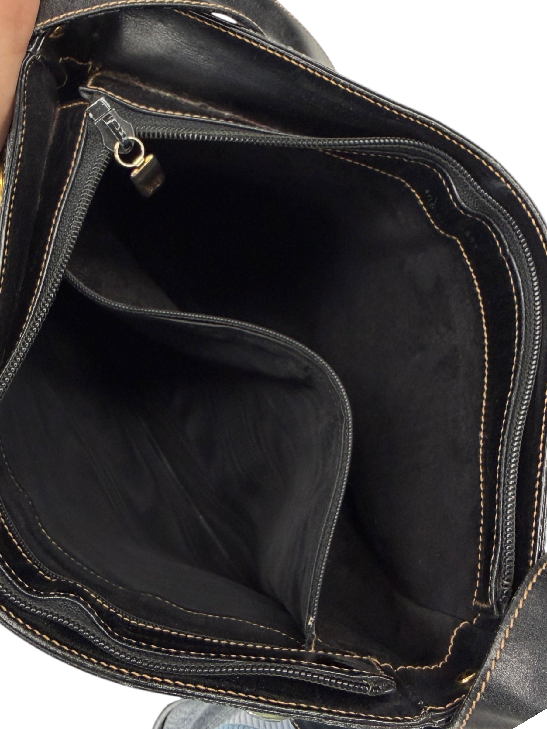Handbag Luxury Designer By Gucci, Size: Medium