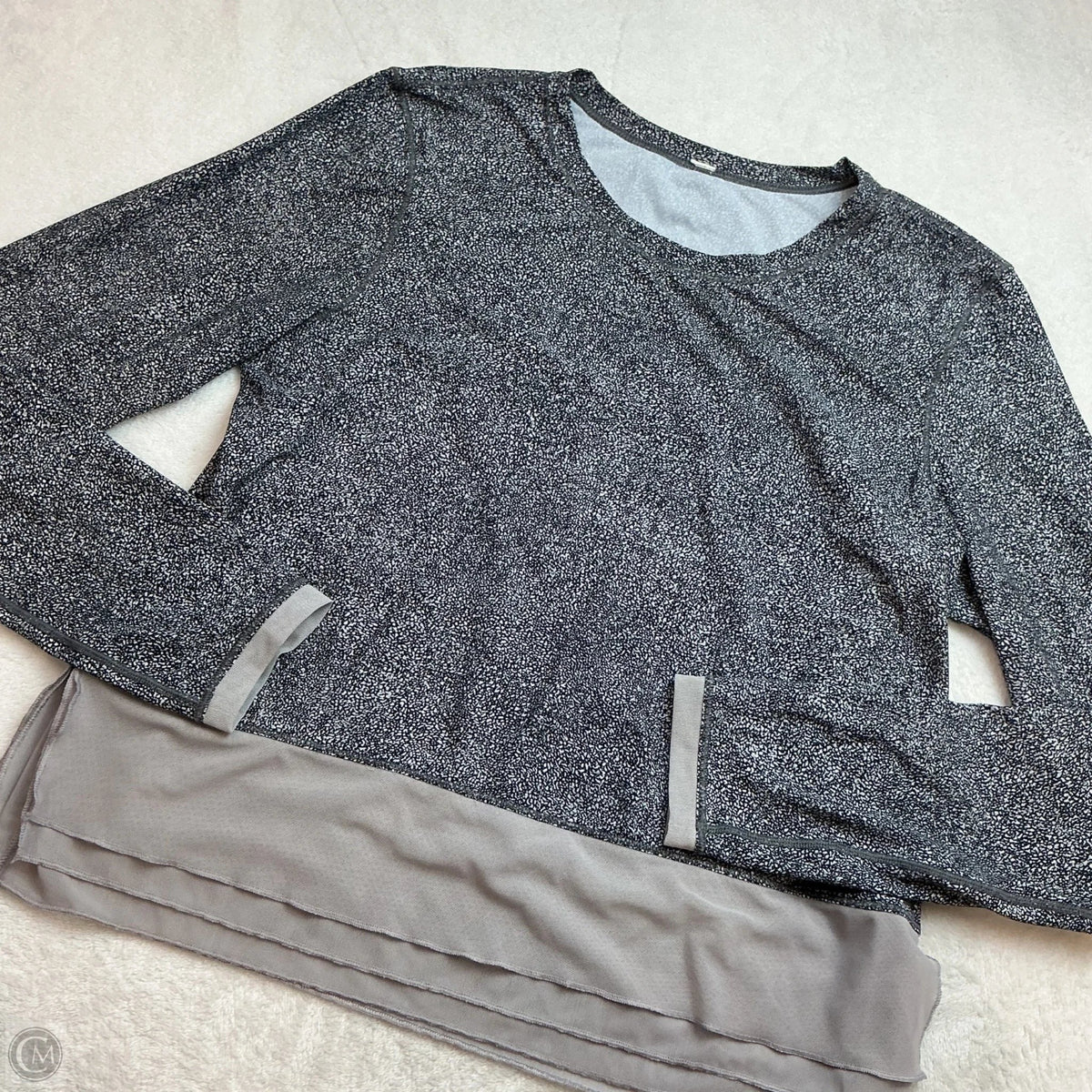 Athletic Top Long Sleeve Crewneck By Lululemon In Black & Grey, Size: S