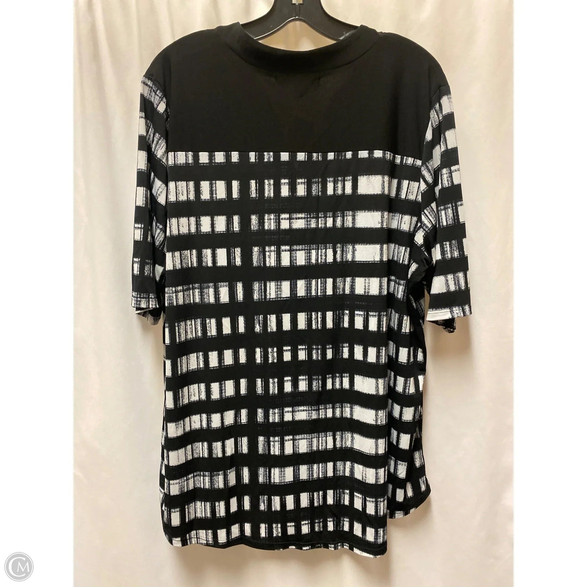 Top Short Sleeve By Clothes Mentor In Black & White, Size: 2x