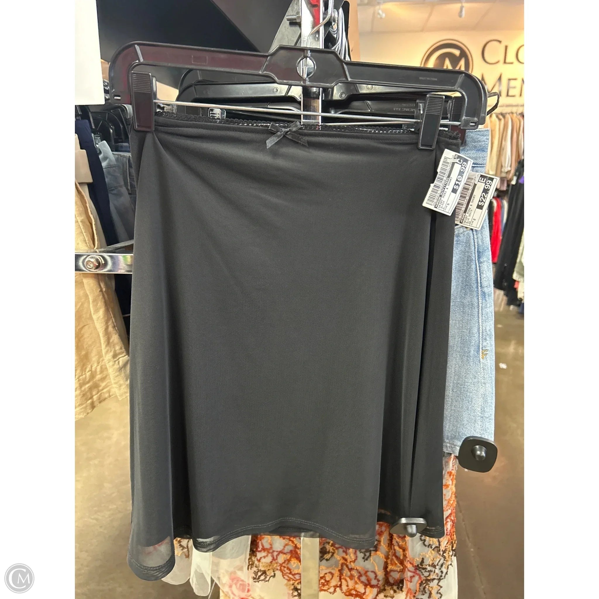 Skirt Mini & Short By Urban Outfitters In Black, Size: S