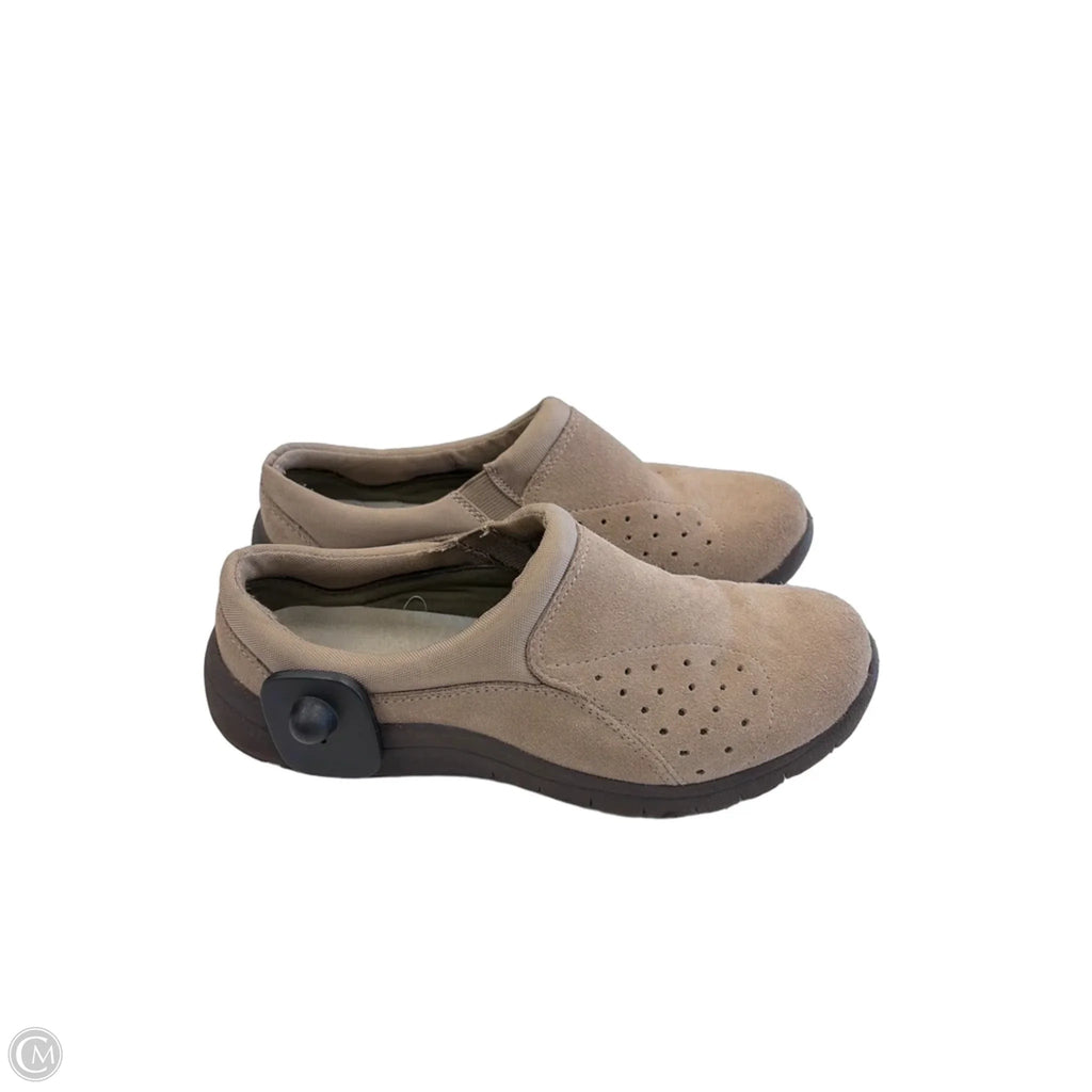 Shoes Flats By Bare Traps In Tan, Size: 7.5