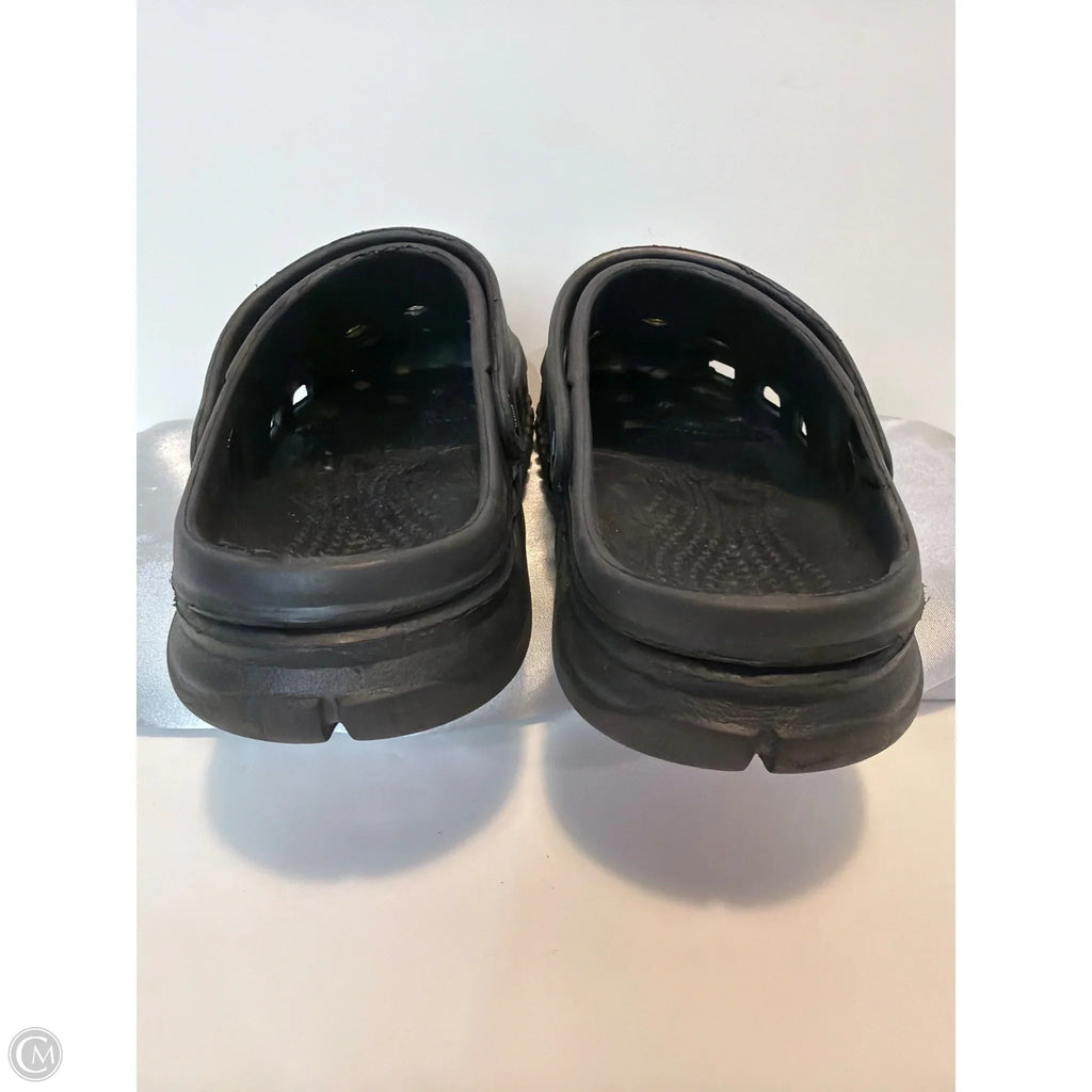Sandals Flats By Crocs In Black, Size: 8