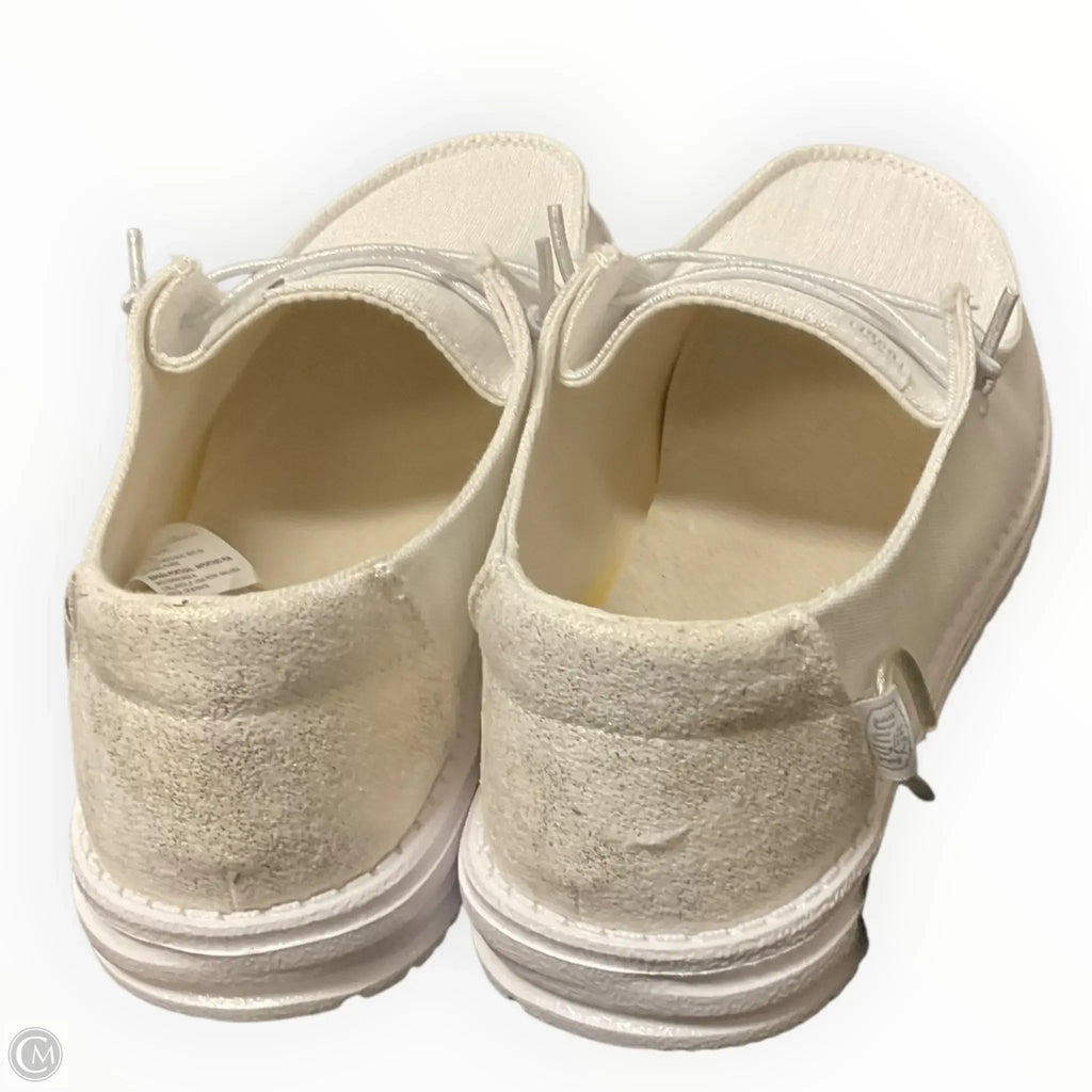 Shoes Sneakers By Hey Dude In White, Size: 10