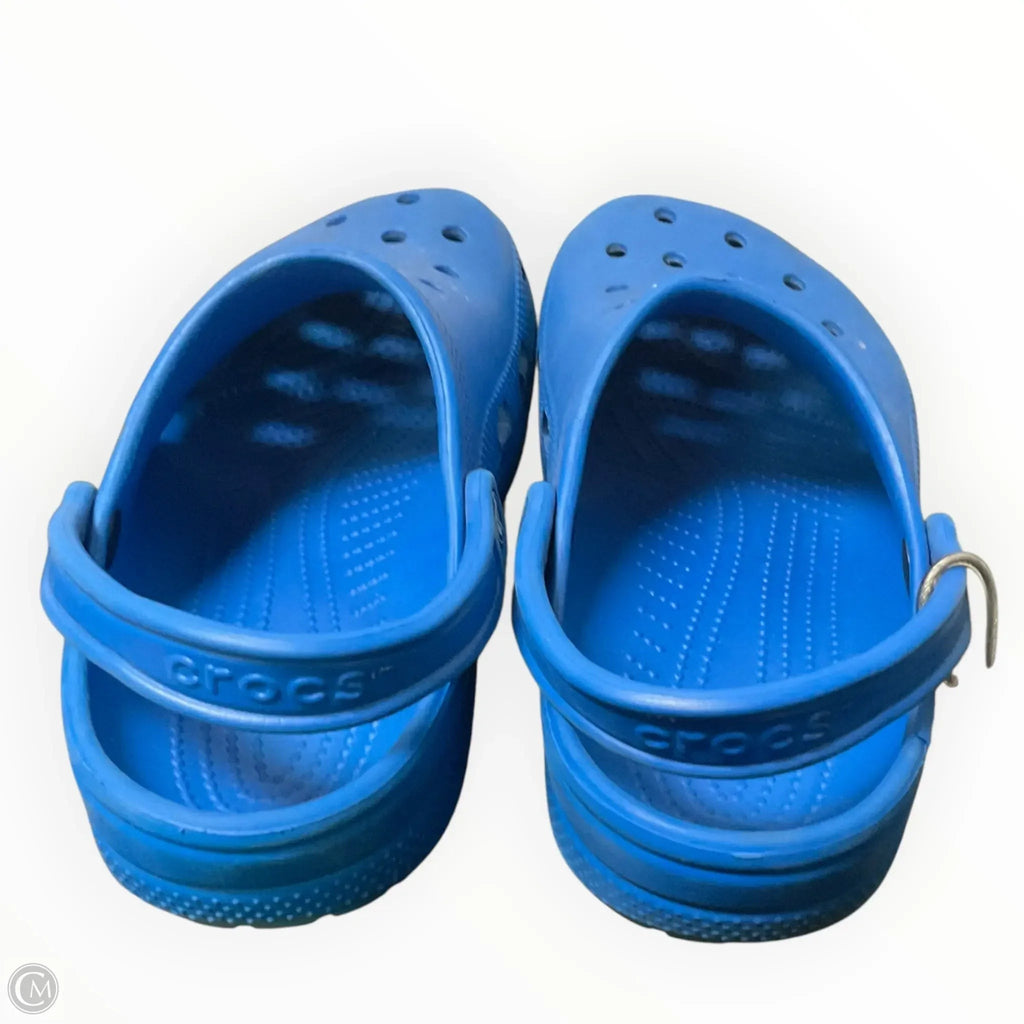 Shoes Flats By Crocs In Blue, Size: 10