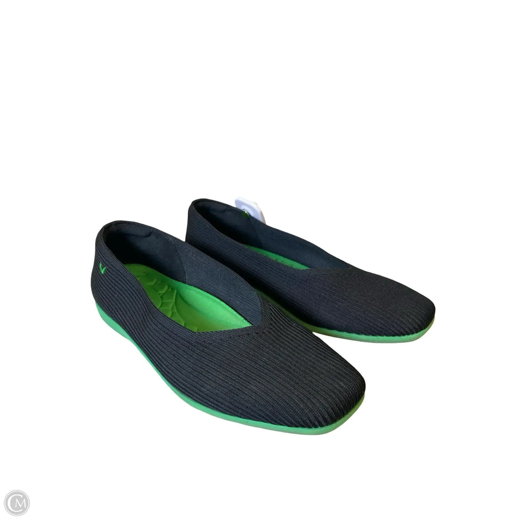 Shoes Flats By Vivaia In Black, Size: 10