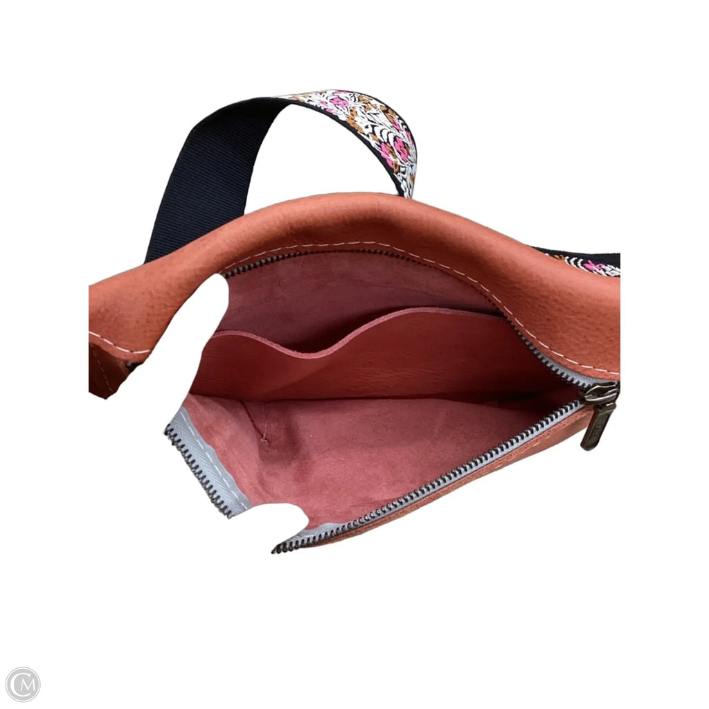 Belt Bag Leather By Clothes Mentor, Size: Medium