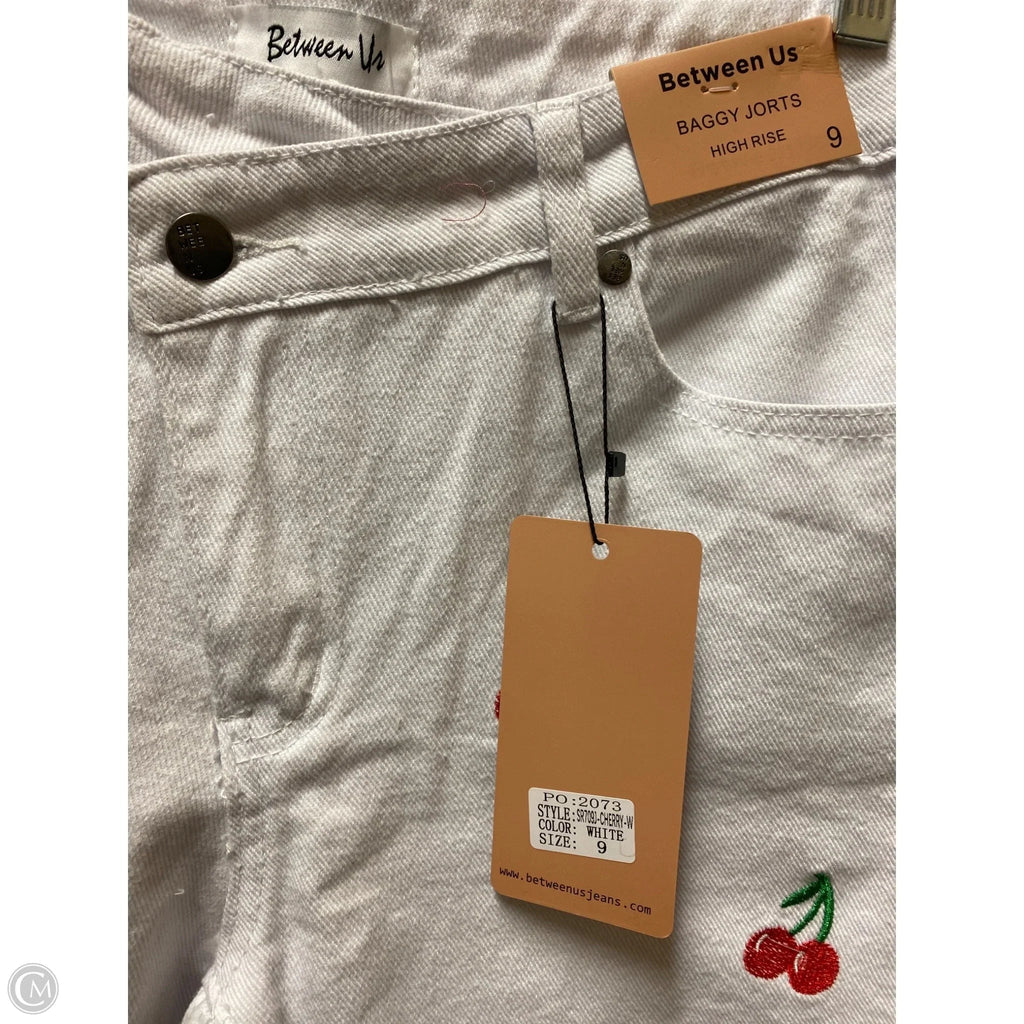 Shorts By Clothes Mentor In White Denim, Size: 8