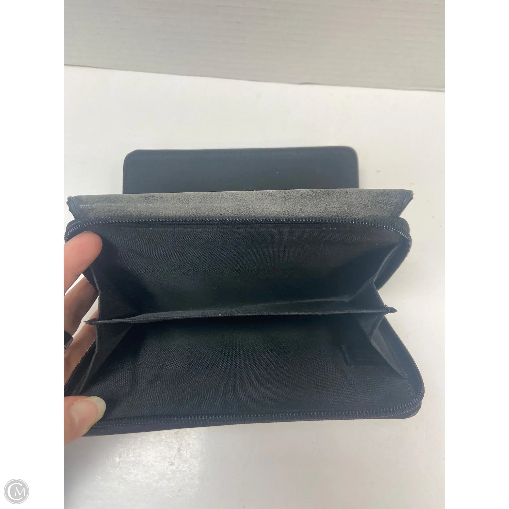 Wallet By Clothes Mentor, Size: Large