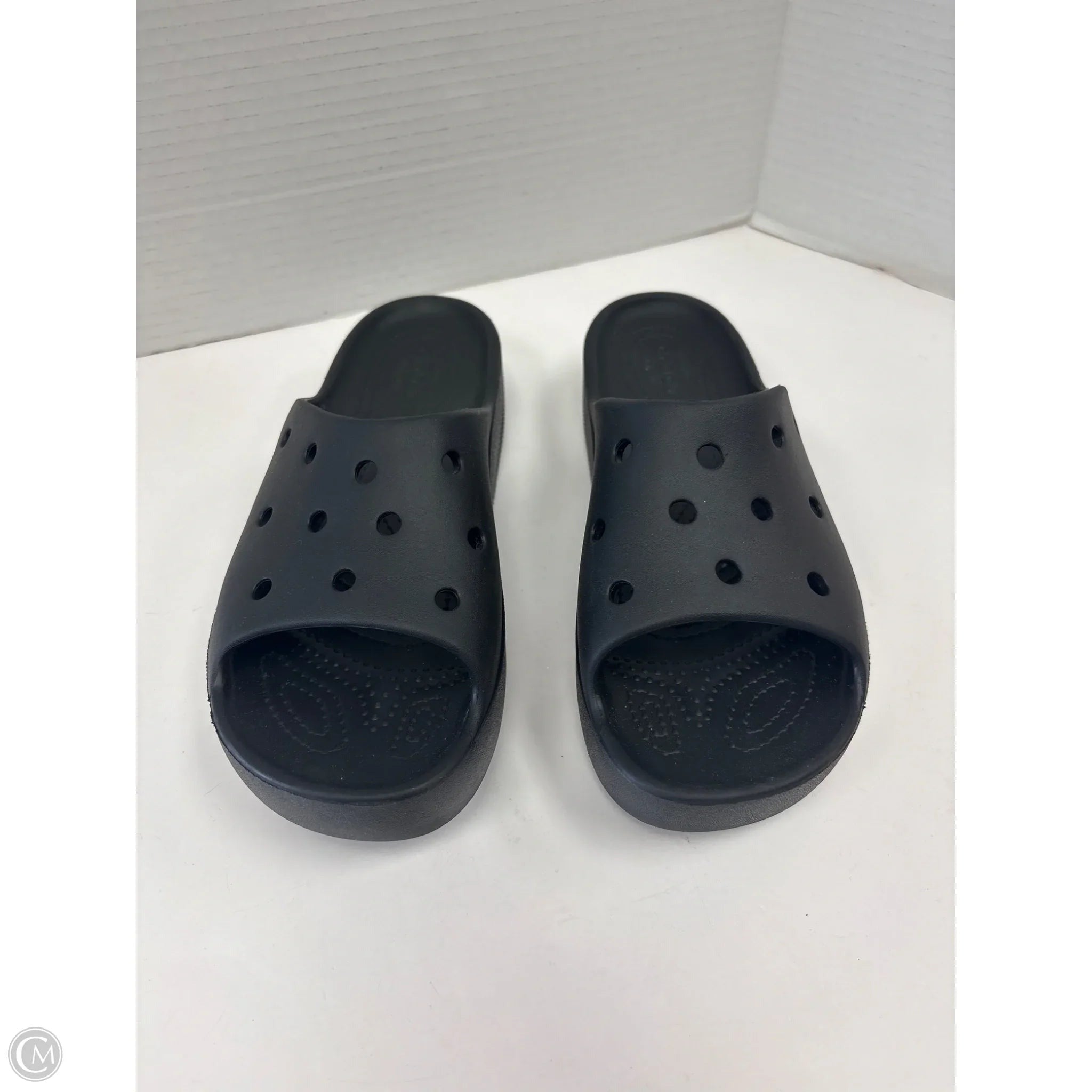 Sandals Flats By Crocs In Black, Size: 8