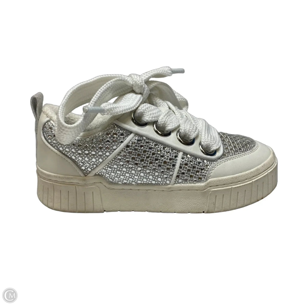 Shoes Sneakers By Gb In White, Size: 8