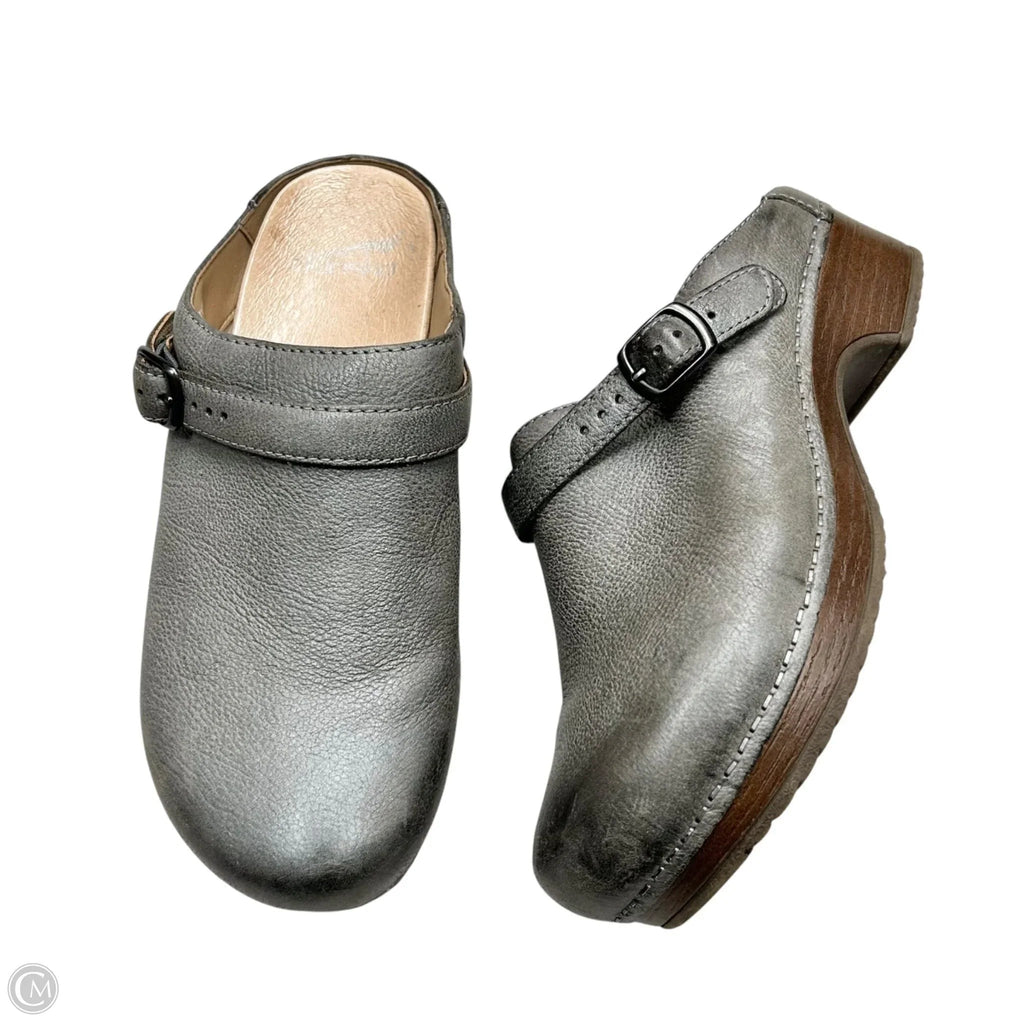 Shoes Heels Wedge By Dansko In Grey, Size: 6.5