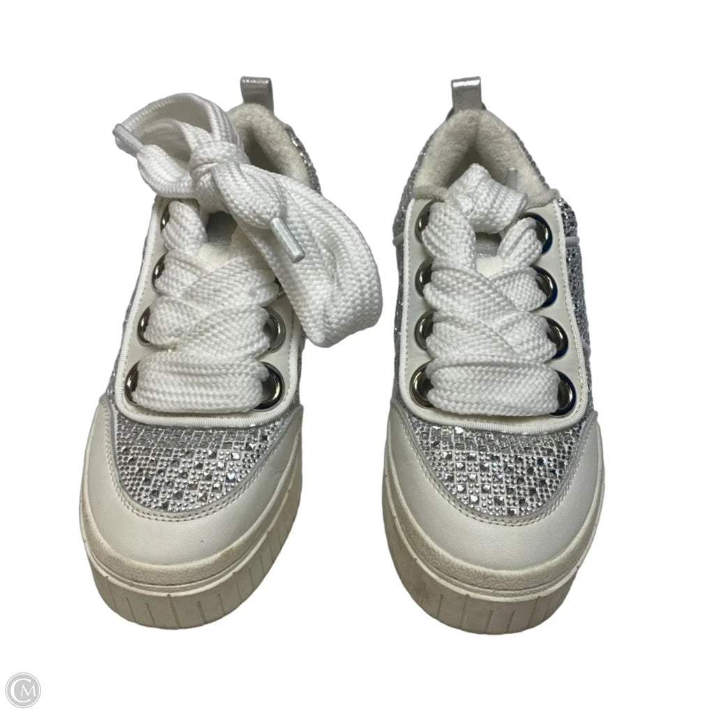 Shoes Sneakers By Gb In White, Size: 8