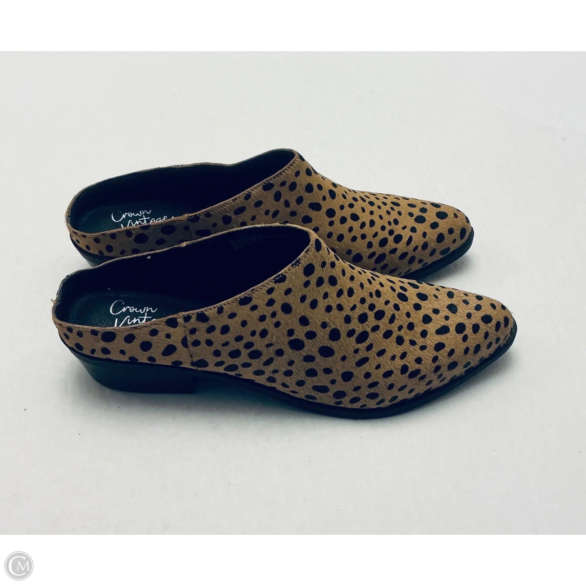 Shoes Flats By Crown Vintage In Animal Print, Size: 8