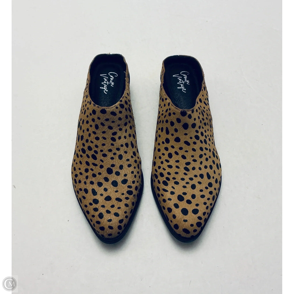 Shoes Flats By Crown Vintage In Animal Print, Size: 8