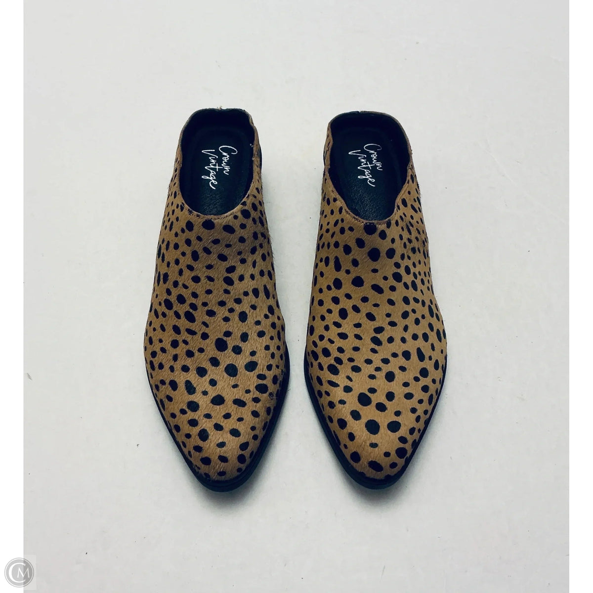 Shoes Flats By Crown Vintage In Animal Print, Size: 8